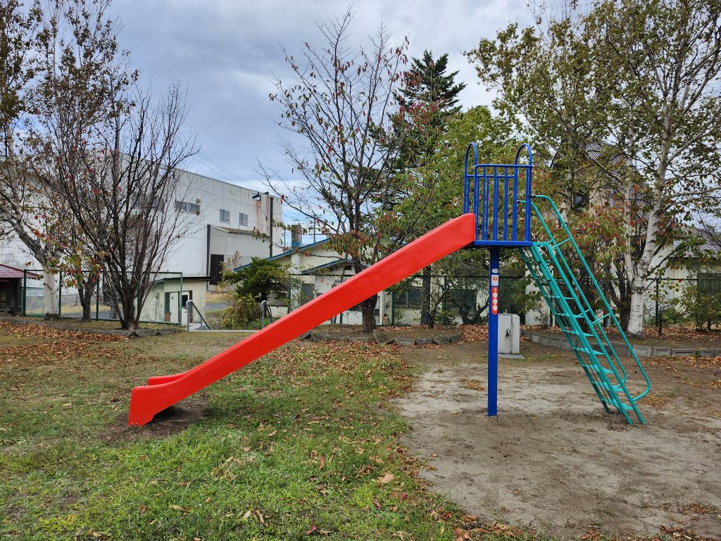 港町公園すべり台