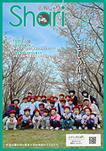 町民公園の桜と斜里大谷幼稚園の子どもたち