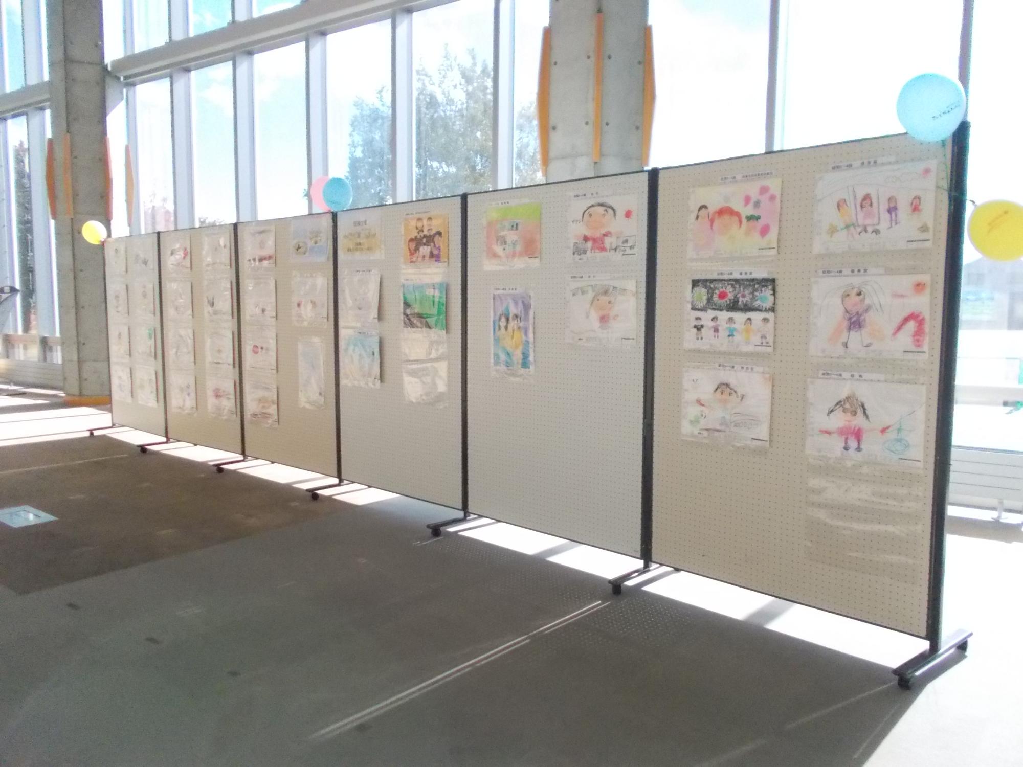 こども絵画コンクール作品展覧会